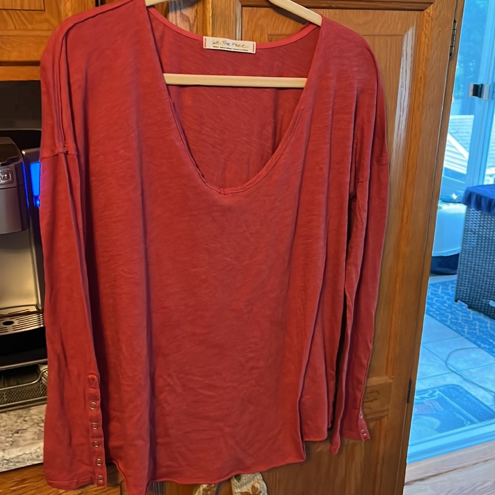 We The Free Long Sleeve Top - snaps at the bottom of the sleeve..